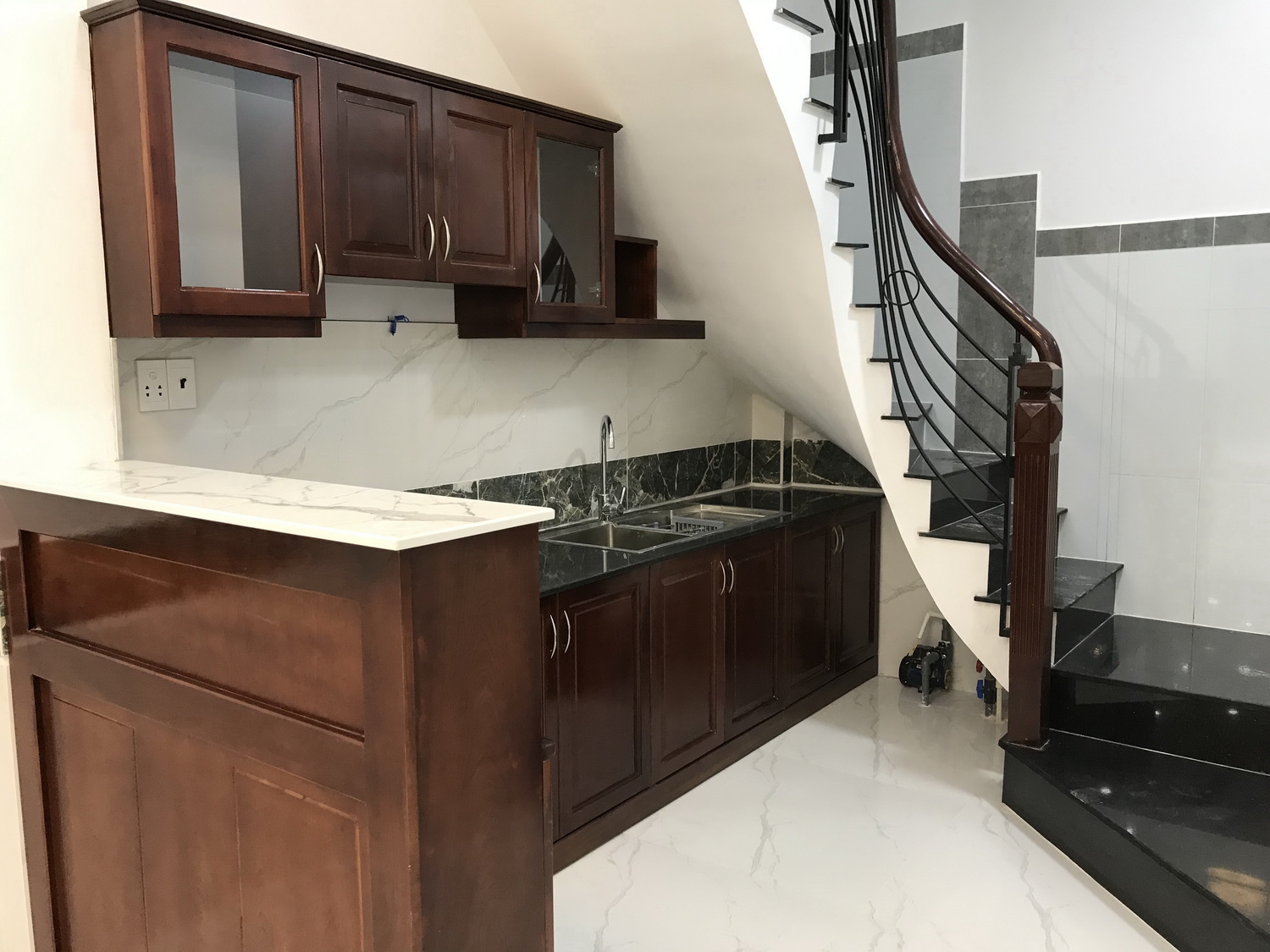 Bán nhà Đặng Văn Ngữ, Quận Phú Nhuận tuyệt phẩm 3 lầu, 7 phòng, hẻm ôtô nhỏ (Kia morning, Yaris...)